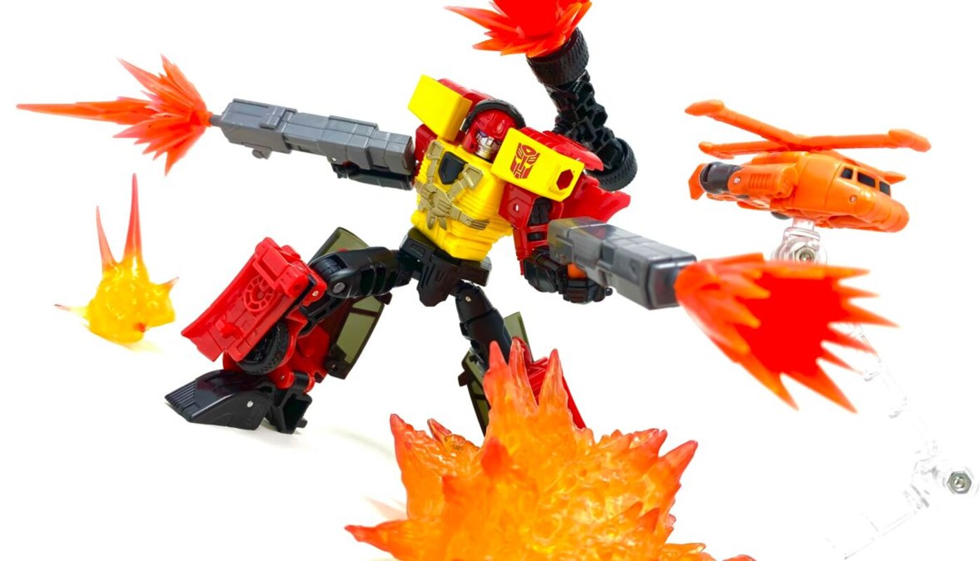 Armada Universe Mini con Jolt Powerlinx Hot Shot In hand Images